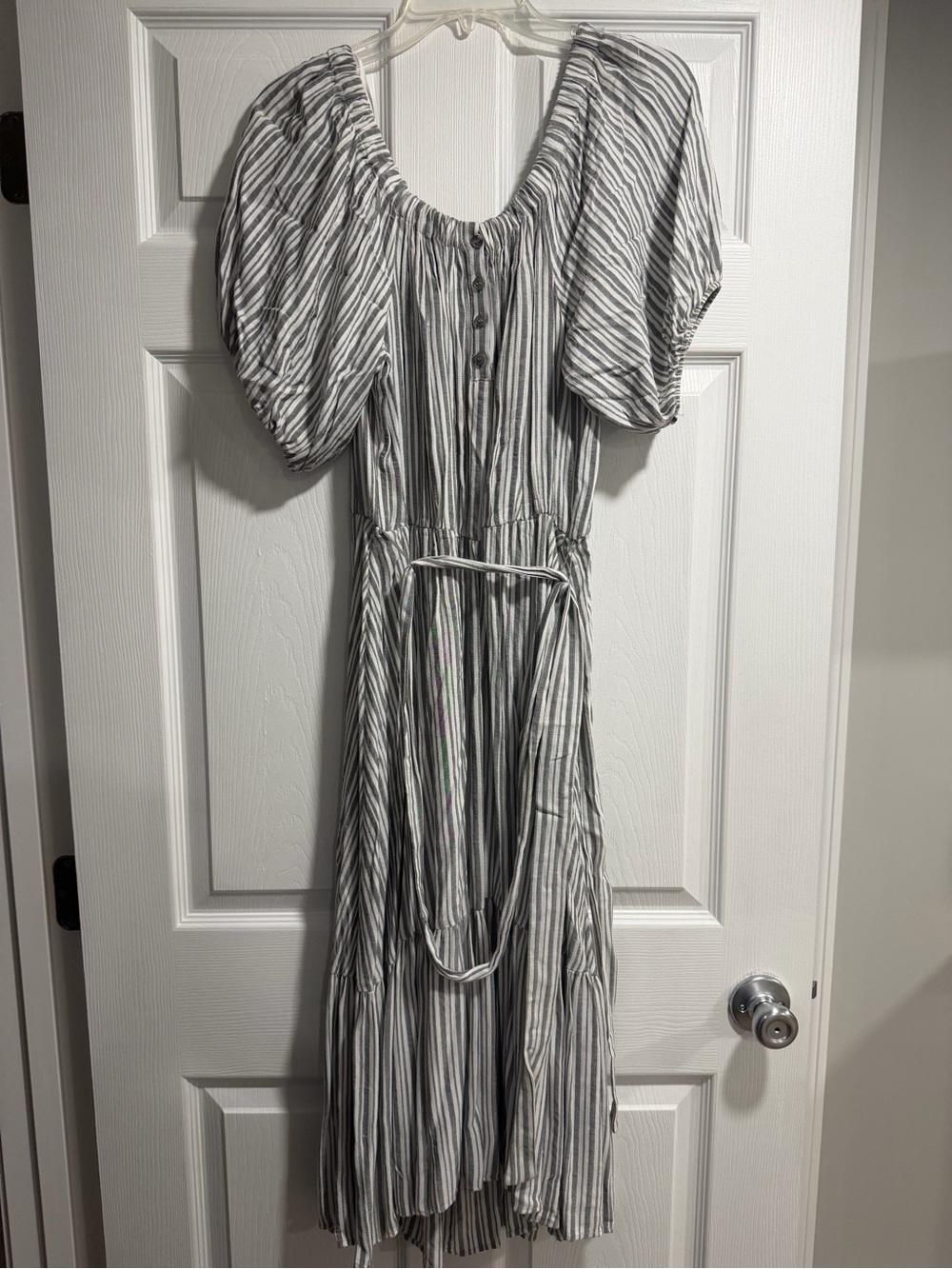 Striped Puff-Sleeve Maxi Dress in White and Gray